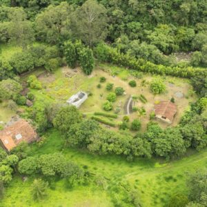 SE VENDE CASAS MAS TERRENO CERCA DE VILCABAMBA.
