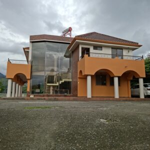 SE ALQUILA CASA EN VILCABAMBA.