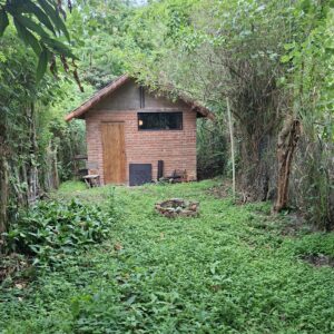 SE VENDE PROPIEDAD  CON DOS CABAÑAS EN VILCABAMBA.