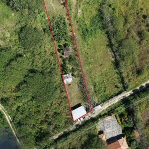 SE VENDE CASA PEQUEÑA CON TERRENO  EN VILCABAMBA.