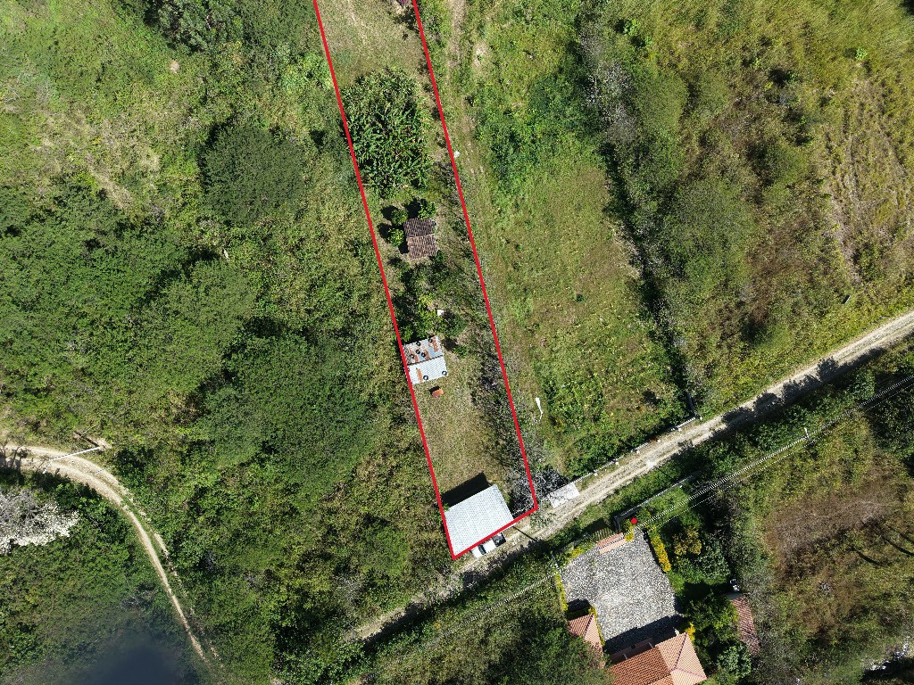 SE VENDE CASA PEQUEÑA CON TERRENO EN VILCABAMBA.