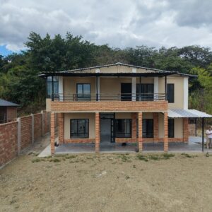 SE VENDE CASA EN VILCABAMBA.