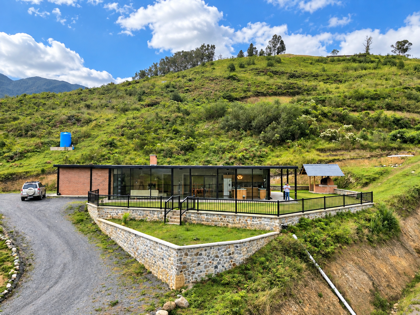 SE VENDE HERMOSA CASA CON TERRENO EN YANGANA.