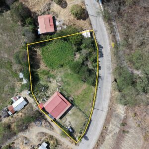 SE VENDE CASA CON TERRENO CERCA DE VILCABAMBA.