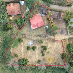 SE VENDE CASA CON TERRENO EN MALACATOS.